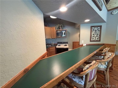 Inviting Lake Home in prestigous Foxhead Shores Estates brings - photo 47