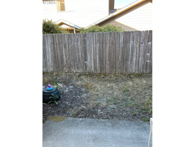 Conveniently located townhouse. You are minutes from the beach - photo 12