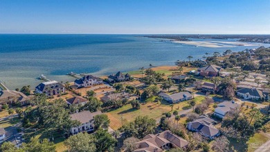 Nestled in the waterfront community of Harbourview-adjacent to - photo 13