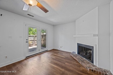 MOTIVATED SELLER! Charming and well-maintained townhome with - photo 15