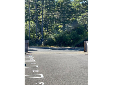 Conveniently located townhouse. You are minutes from the beach - photo 15