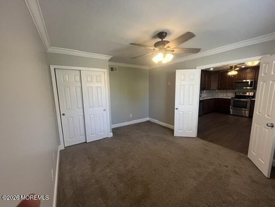 This stunning twin/semi-detached ranch-style home offers a - photo 22
