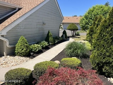 This stunning twin/semi-detached ranch-style home offers a - photo 30