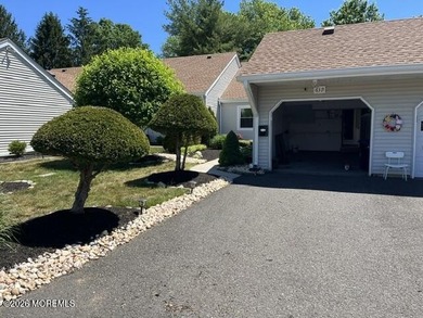 This stunning twin/semi-detached ranch-style home offers a - photo 31