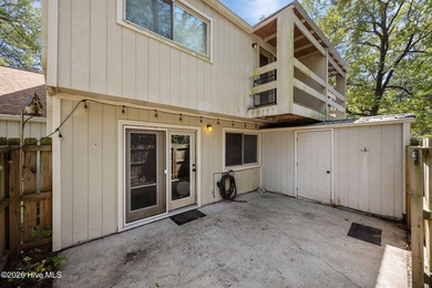 MOTIVATED SELLER! Charming and well-maintained townhome with - photo 34