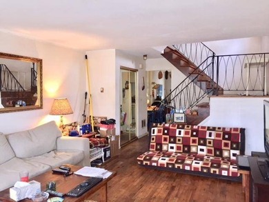 Handyman special by the water! This 1 family semi-attached home - photo 4