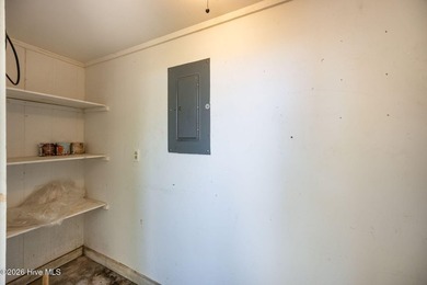 MOTIVATED SELLER! Charming and well-maintained townhome with - photo 35