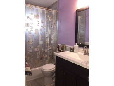 Handyman special by the water! This 1 family semi-attached home - photo 9