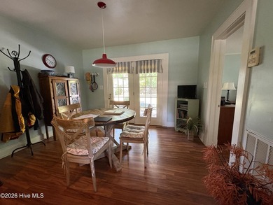 Charming 2-bedroom, 2-bath home partially furnished home offers - photo 6