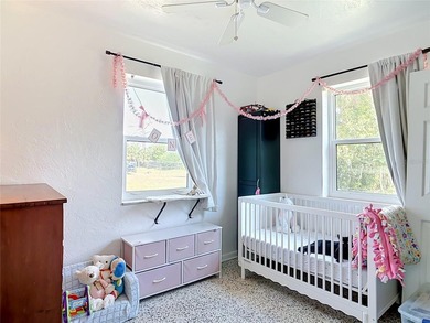 Welcome to this adorable 2-bedroom, 1-bath home with comfortable - photo 11
