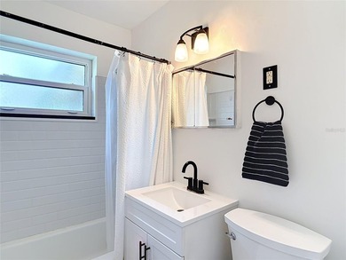 Welcome to this adorable 2-bedroom, 1-bath home with comfortable - photo 15