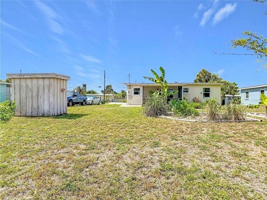 Welcome to this adorable 2-bedroom, 1-bath home with comfortable - photo 20