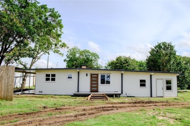 Lake Home For Sale in Gordonville, Texas