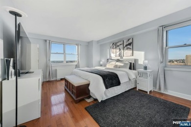 Live above it all in this 21st-floor corner residence with