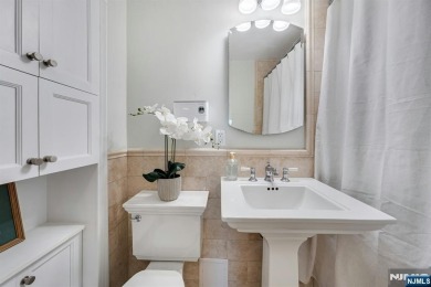 Live above it all in this 21st-floor corner residence with