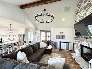 NEW PRICE!! Experience the best of luxury living in this - photo 29