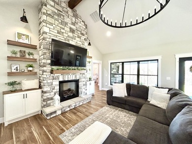NEW PRICE!! Experience the best of luxury living in this - photo 33