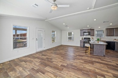 Get ready to be mesmerized by this spacious and open 1292 sq ft - photo 7