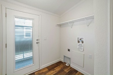 Get ready to be mesmerized by this spacious and open 1292 sq ft - photo 9