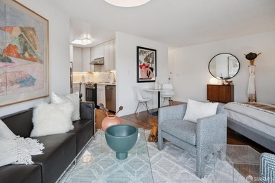 Sophisticated and modern living is offered in this Marina - photo 11