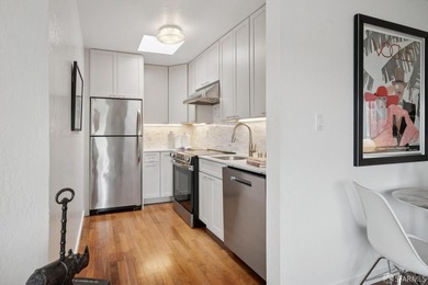 Sophisticated and modern living is offered in this Marina - photo 13