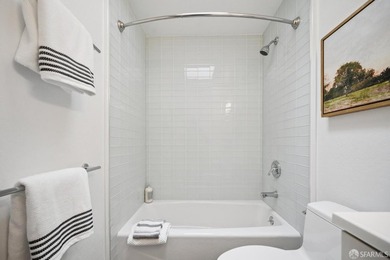 Sophisticated and modern living is offered in this Marina - photo 20