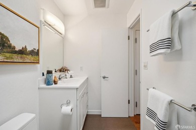 Sophisticated and modern living is offered in this Marina - photo 21