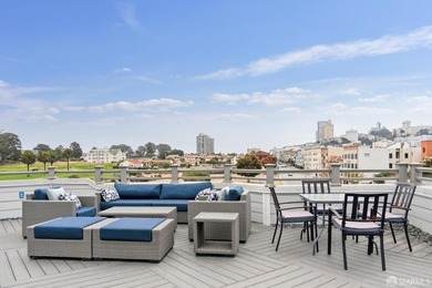 Sophisticated and modern living is offered in this Marina - photo 27