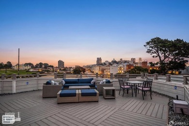 Sophisticated and modern living is offered in this Marina - photo 34