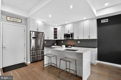 Welcome to 343 N Front Street, Unit B - a stunning 2-bedroom - photo 3