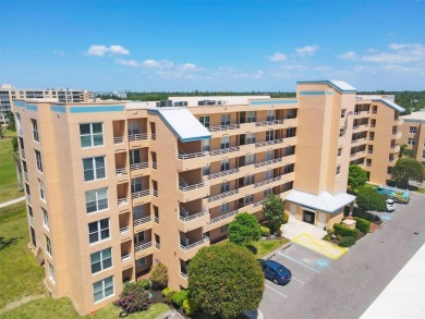 Lake Condo For Sale in Bradenton, Florida