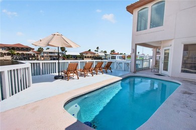 Refined coastal living in a quiet, sought-after enclave of North - photo 5