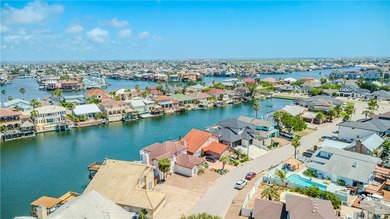 Refined coastal living in a quiet, sought-after enclave of North - photo 8