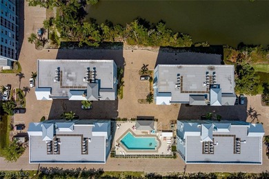 Bright & Sunny END UNIT condo overlooking natural - photo 11