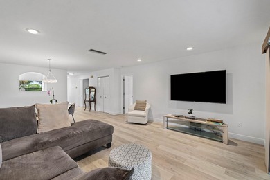 Spacious 2BR/2BA ground-floor partially furnished unit with - photo 17