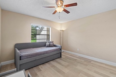 Spacious 2BR/2BA ground-floor partially furnished unit with - photo 19