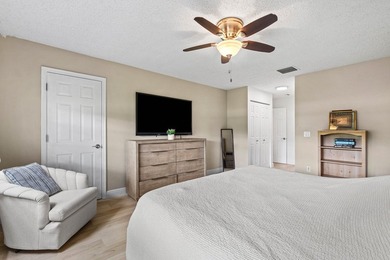 Spacious 2BR/2BA ground-floor partially furnished unit with - photo 22