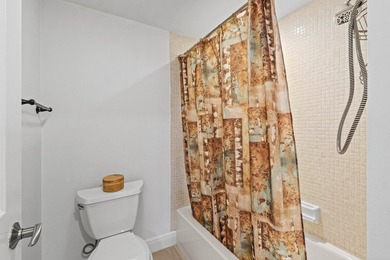Spacious 2BR/2BA ground-floor partially furnished unit with - photo 25