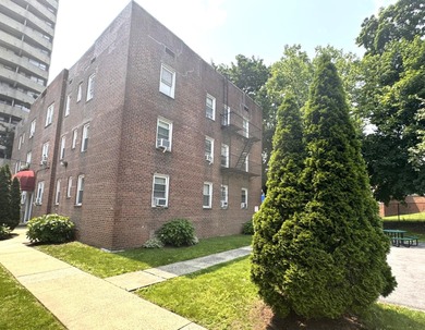 Grassy Sprain Lake  Home Sale Pending in Yonkers New York