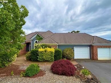 Beautiful 5-bed, 4-bath custom home on nearly one acre in a - photo 1
