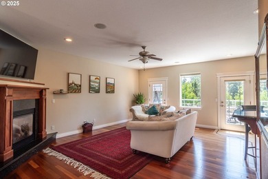 Beautiful 5-bed, 4-bath custom home on nearly one acre in a - photo 10