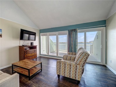 Positioned on the second floor, this waterfront retreat captures - photo 4