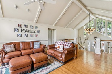 Welcome to an exceptional golf course frontage home set along - photo 13