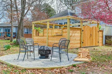 This charming custom-built golf-course home includes many - photo 16
