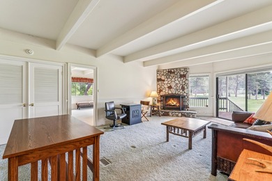 Welcome to an exceptional golf course frontage home set along - photo 28