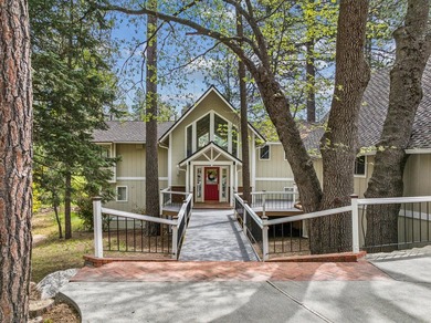 Welcome to an exceptional golf course frontage home set along - photo 47