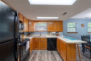 Welcome to lake living at its best! This must-see 3-bedroom - photo 14