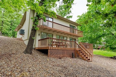 Welcome to lake living at its best! This must-see 3-bedroom - photo 27