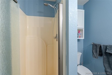 Welcome to lake living at its best! This must-see 3-bedroom - photo 31