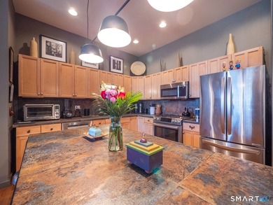 A remarkable opportunity for someone who values dramatic space - photo 4